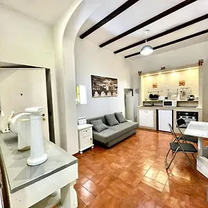 Dani House , Roma Italia